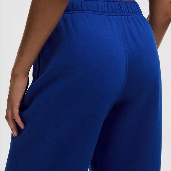 Lululemon Scuba Mid-Rise Oversized Jogger
Regular XS Royal Blue/Riverside Color - Picture 6 of 16